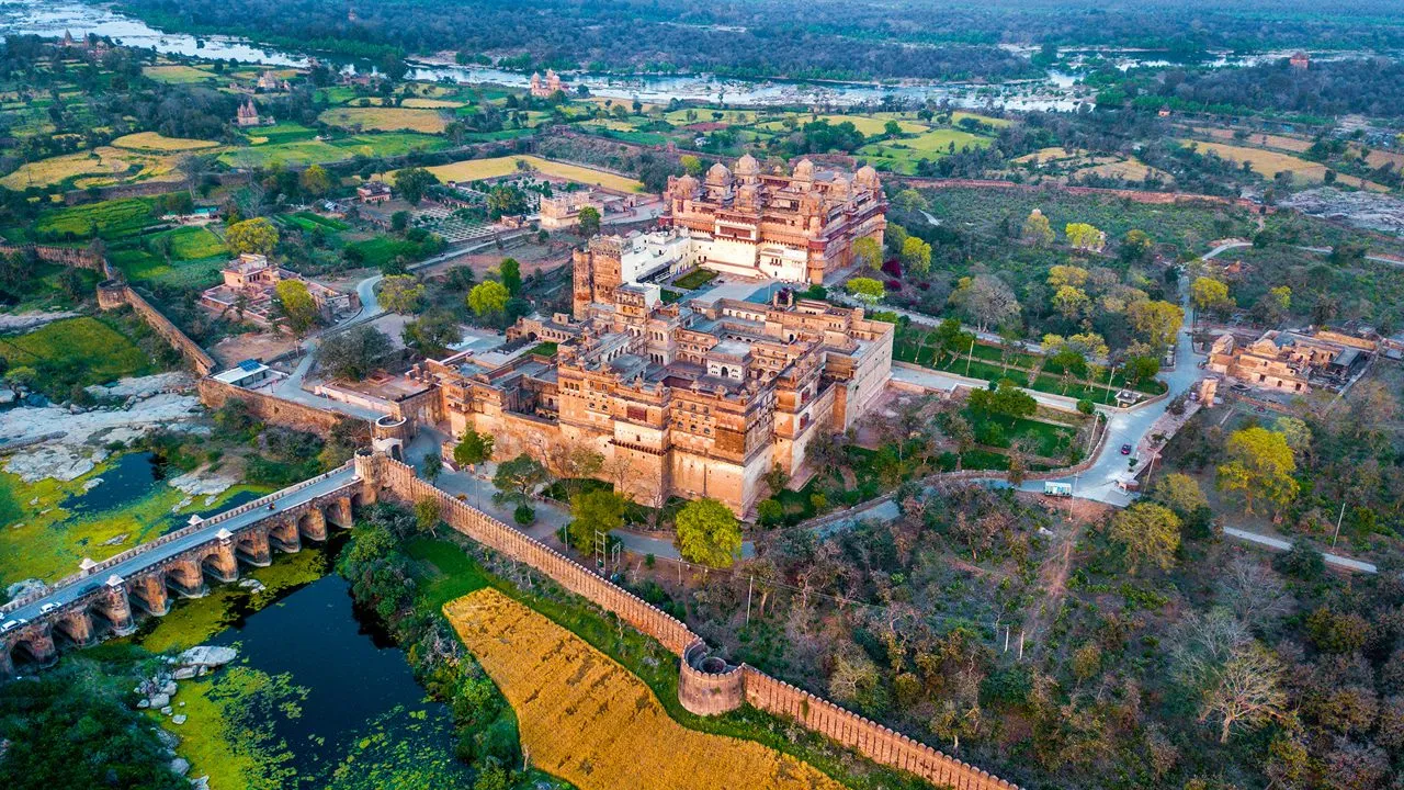 Orchha Forts & Temples Getaway